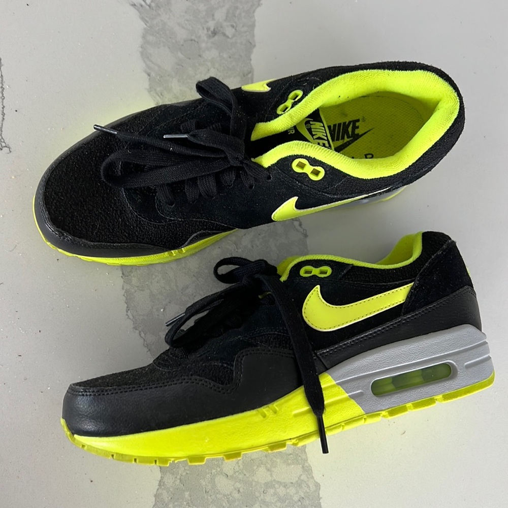 Nike Air Max 90 Sneakers
